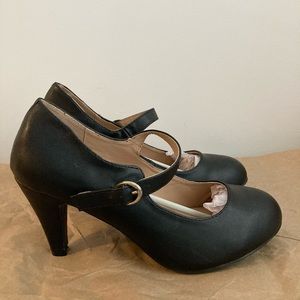 Mary Jane Heel NWT